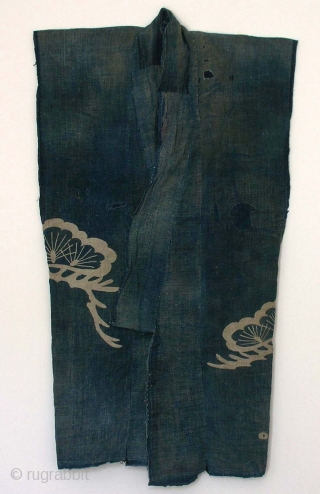 Yogi Boro, Japan, Meiji (circa 1880), cm 135x81. Yogi (literally ‘night wear’) can be defined as a ‘sleeping kimono’ or a ‘kimono-shaped bedding’. Because they were large, thick, soft robes, the yogi  ...