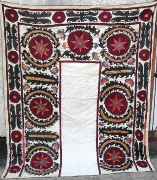 Uzbek Samarkand suzani, Central Asia, in good condition, nice colors, circa 1900. Size is 8'2" - 6'8", 245 - 200 cm.            