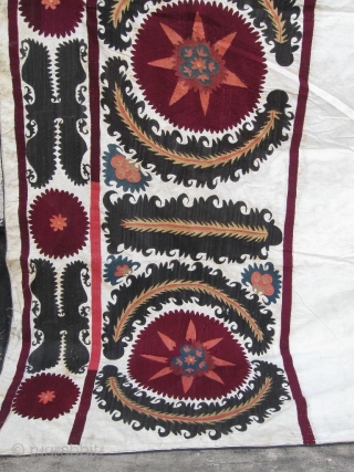 Uzbek Samarkand suzani, Central Asia, in good condition, nice colors, circa 1900. Size is 8'2" - 6'8", 245 - 200 cm.            