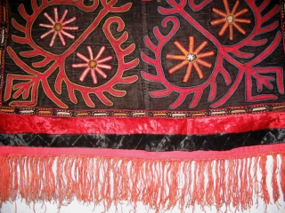 Antique Kirghiz nomads tent decoration, silk embroidered on velvet, circa 1900. Size is 43x33 inches.
                  