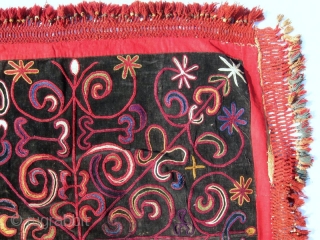 Antique Kirghiz nomads tent decoration, mirror bag, silk embroidered on velvet, circa 1900. Large size is 95-95 cm, 38x38 inches. In very good condition, natural dyes, without color run places, stains, holes. 