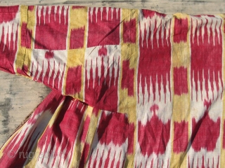 Antique Uzbek IKAT coat. In excellent condition, large size.                        