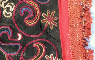 Antique Kirghiz nomads tent decoration, mirror bag, silk embroidered on velvet, circa 1900. Large size is 95-95 cm, 38x38 inches. In very good condition, natural dyes, without color run places, stains, holes. 