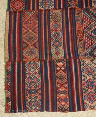Vintage Bhutanese Charkhab rain cloak textile - Bhutan
Beautiful vintage Bhutanese Rain Cloak (Charkab). Wool twill weave with wool embroidery. Soft wool. Woven to be water resistant. Three panels sewn together. Hard to ...