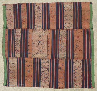 Vintage Bhutanese Charkhab rain cloak textile - Bhutan
Beautiful vintage Bhutanese Rain Cloak (Charkab). Wool twill weave with wool embroidery. Soft wool. Woven to be water resistant. Three panels sewn together. Hard to ...