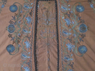 Ottoman fine silk and metallic embroidery armless dress. Great condition to be worn, Real shade of color is like on close up photos. Circa 1900 or earlier- size : 46" X 38"  ...