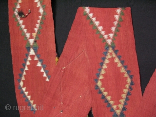 Central Asian Uzbekistan Lakai Kungrat wool tent trapping /band with silk tassels. All natural dyes, good condition. Late 19th cent. size :  6" x 250" - 15cm x 637cm.   