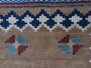 Qashkai mini ceremonial kilim. Minor wears and old repairs as seenon close up image. Circa 1900 or earlier - size: 31" X 18" -- 79 cm X 46 cm    