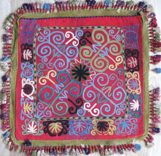 Tajikistan Lakai Kungrat silk emrboidery on wool mirror cover with back side pocket size : 20" X 20" - 50 cm X 50 cm vedatkaradag@gmail.com        