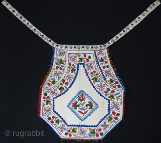 Hungarian apron silk embroidery on hand loomed cotton, a folk art item early 20th century, size : 18.5 " X 16 " - 47 cm X 41 cm     