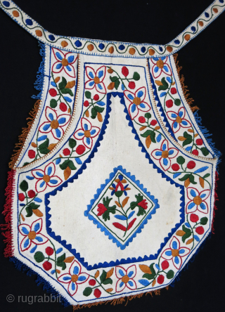 Hungarian apron silk embroidery on hand loomed cotton, a folk art item early 20th century, size : 18.5 " X 16 " - 47 cm X 41 cm     
