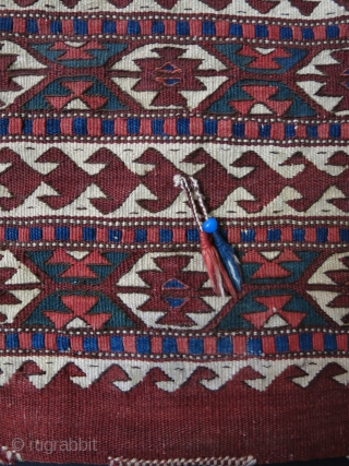 West Anatolia - Turkmen kilim torba Size : 16" X 13.5" -- 41 cm X 34 cm                