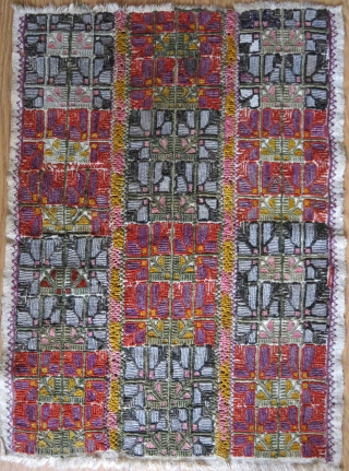 Greek island yastik size silk embroidery with traditional motifs. Size 57 X 43 cm contact vedatkaradag@gmail.com
                 