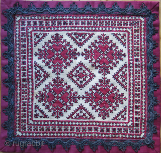 Palestinian embroidery with metallic lacing border. Size : 29 cm X 27.5 cm vedatkaradag@gmail.com                   