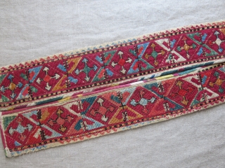 Uzbekistan - Lakai silk and little wool embroidered belt. Great condition. Baking ikat replaced on the way. Circa 1900 or earlier - Size : 45" by little over 3" - 114 cm  ...