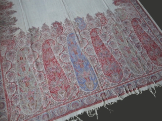 India cashmere shawl, printed on fine hand loomed wool. Almost in top condition, with amazing large size zoroastrian heritage botehs on both ends. Circa 1900 or earlier size : 335 cm X  ...