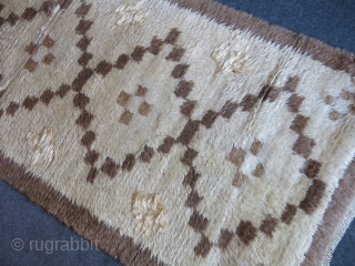 Konya Karapinar tribal rug, natural wool, Camel hair and angora flilk all there are mixed here. Circa 1920- 1930 - size : 114" X 38"  --  290 cm X 97  ...