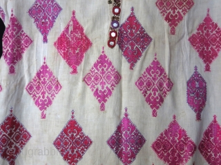 Pakistan Swat valley ethnic dress, in good condition. Size : arm to arm 55" X height 34 " - 140 cm X 87 cm         