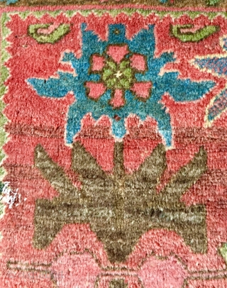 Very cute small bidjar carpet size 100x100cm
                          