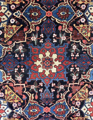 It’s very nice bahtiyari carpet size 200x150cm                          