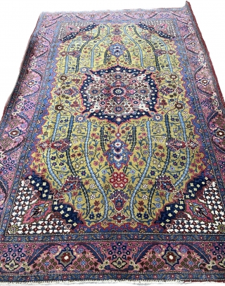 A very nice persian carpet size 315x200cm                          