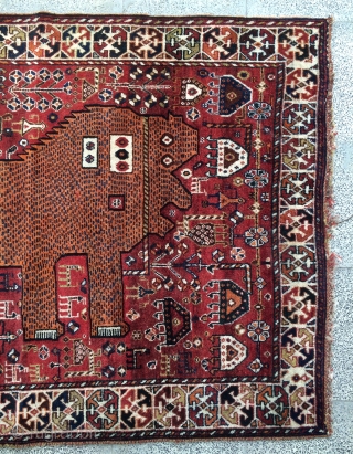 Qhasgai lion carpet and repaired size 185x135cm                          