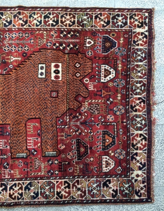 Qhasgai lion carpet and repaired size 185x135cm                          