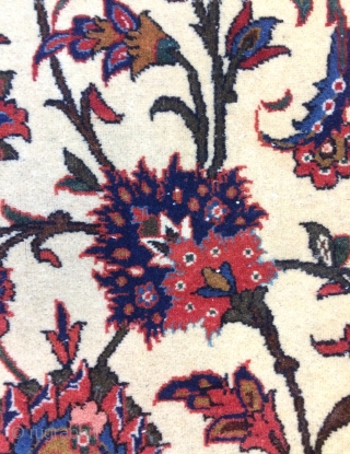 Very nice Esfahan small carpet size 160x108cm                          