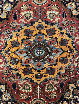 Very fine quality Persian rug size 190 x 125 cm                       