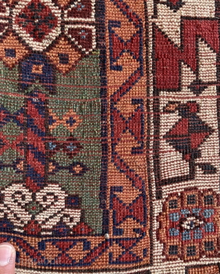 An incredibly extraordinary Qhasgai carpet, full condition all colors are natural dye, size 280x165cm 
                  