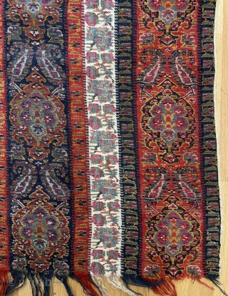Very old Indian qhasmir textile size 140x120cm                          