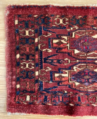 It is a very wonderful Turkmen Tekke bag and there is silk in some parts size 29x64cm                