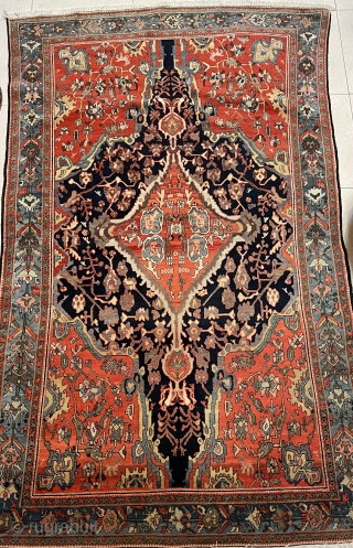 Very fine quality ferehan carpet size 200x118cm                          