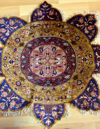 Anatolian Sivas silk rug 19th century 
Size 90x80cm                         