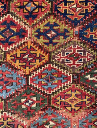 Kurdish carpet size : 10,5 x 4,6 ft                         