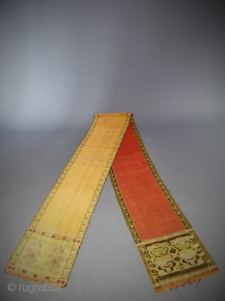 Polish or Persian sash In silk Lampas late 18c early 19c. Excellent condition and colors.
320 cm X 36 cm
More information on http://villa-rosemaine.com/bourse/pieces/ceinture-polonaise-ou-perse-en-lampas-de-soie-broch%C3%A9-fin-xviiie-si%C3%A8cle           