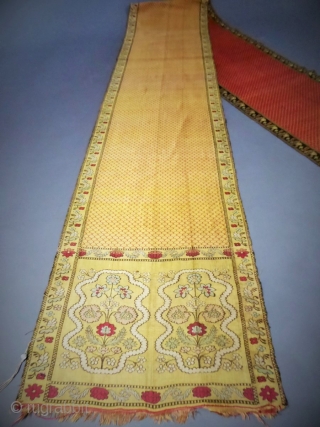 Polish or Persian sash In silk Lampas late 18c early 19c. Excellent condition and colors.
320 cm X 36 cm
More information on http://villa-rosemaine.com/bourse/pieces/ceinture-polonaise-ou-perse-en-lampas-de-soie-broch%C3%A9-fin-xviiie-si%C3%A8cle           