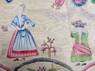 Rare Chinese painted silk for export to Europe 18c (Indies company). Hanging or bedspread pencilled on cream watersilk; Mixing of chinese elements with European figures in Roccoco early style. Good condition but  ...