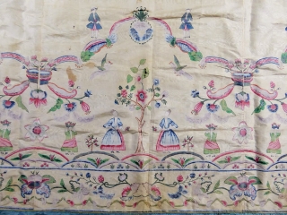 Rare Chinese painted silk for export to Europe 18c (Indies company). Hanging or bedspread pencilled on cream watersilk; Mixing of chinese elements with European figures in Roccoco early style. Good condition but  ...