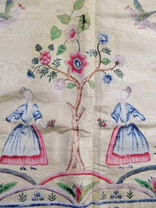 Rare Chinese painted silk for export to Europe 18c (Indies company). Hanging or bedspread pencilled on cream watersilk; Mixing of chinese elements with European figures in Roccoco early style. Good condition but  ...