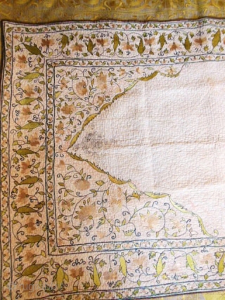 Moghol quilted and embroidered prayer mat with stamp 19c. Quilting pattern represents small shells  on unbleached cotton canvas previously drawn with reed pen. The polychrome silk embroidery  represents arches of  ...