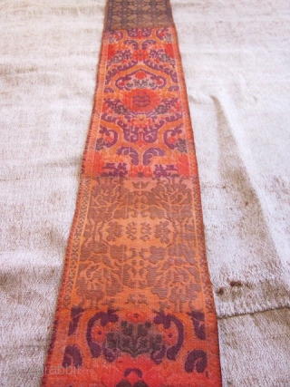 Beautiful Moroccan brocaded wedding belt from the late nineteenth century. This belt is composed of five brocaded woven part : golden thread on salmon, golden thread on dark blue background, and red,  ...