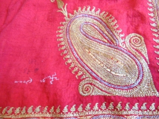 Gold Zari embroidered scalet shawl - India Punjab 19c. Long wool shawl/stole in scarlet red pashmina embroidered with gold zari . Vermilion red wool twill embroidered at each end of nine boteh  ...