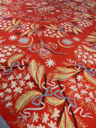 Very nice ottoman turkish textile ; Chain stitch embroideries on red woolen felt. Many very little moth holes. it's complete, no tears, no durty. It needs to be lined. 127 cm X  ...