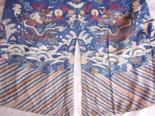 CHAOFU or Semi-Formal Court chinese robe from the Qing dynasty in Kesi (silk tapestry). it is composed of three vertical panels including one crossing the front  and closed by five buttons.  ...