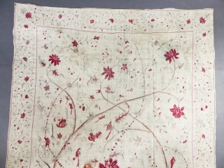 Printed Chintz Palampore hanging- India's Coromandel Coast for the India Company Circa 1750. Some weaknesses, very small holes and a bit stains, this exceptional and complete piece requires museum care. Photos of  ...