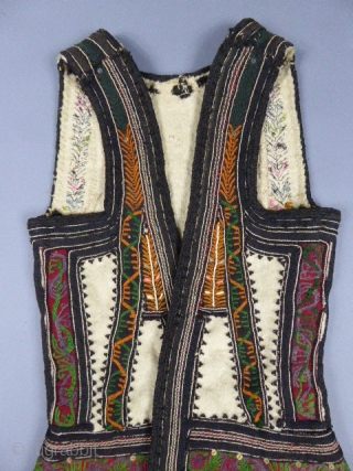 Corset Greek Ottoman wool embroidered. Late 19th early 20th century
Greece . Amazing and rare corset tunic in off-white and the last Ottoman Greek embroidered wool bure. Bure thick and rigid fully embroidered  ...
