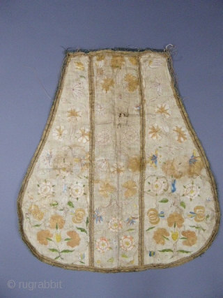 Indo Portuguese Christian Chasuble from China (Macao?)for export

very enigmatic chasuble embroidered potentially Compagnie des Indes Indo - Portuguese for Christianity. Embroidery of silk embroidery with a beautiful Virgin and child on a  ...