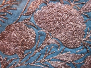 Turquoise Pashmina sash embroidered with silver thread - Kashmir India early 19c- 
Circa 1800/1840

India for western

Amazing turquoise pashmina sash or scarf embroidered with silver thread in India (Kashmir) for Western Europe. Embroidered  ...