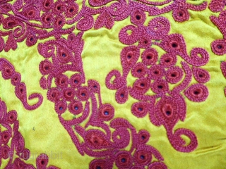 From India Kutsch Gujarat; excellent condition. More information on http://villa-rosemaine.com/bourse/pieces/corsage-kutch-du-gujarat-indes-fin-xixe                       